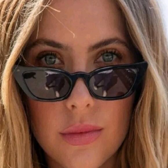 Prive Revaux The Olive Limited Edition Cat Eye Sunglasses w Case Womens Black - Picture 2 of 10